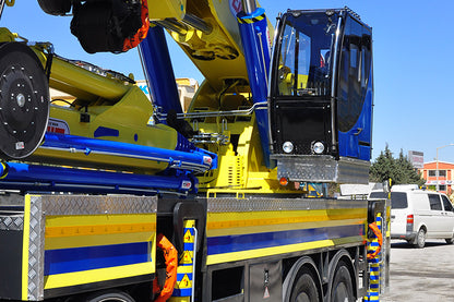 HS 165 (55 TONNE) Hydraulic Folding Boom Crane