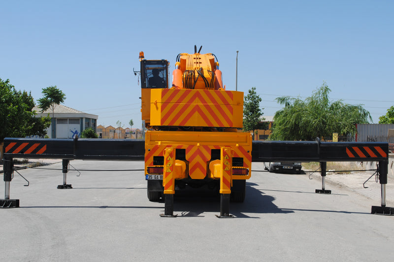 HS 165 (55 TONNE) Hydraulic Folding Boom Crane