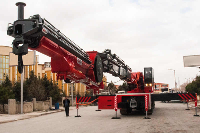 HS 135 (45 TONNE) Hydraulic Folding Boom Crane